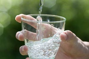 7 причин, чому потрібно пити багато води